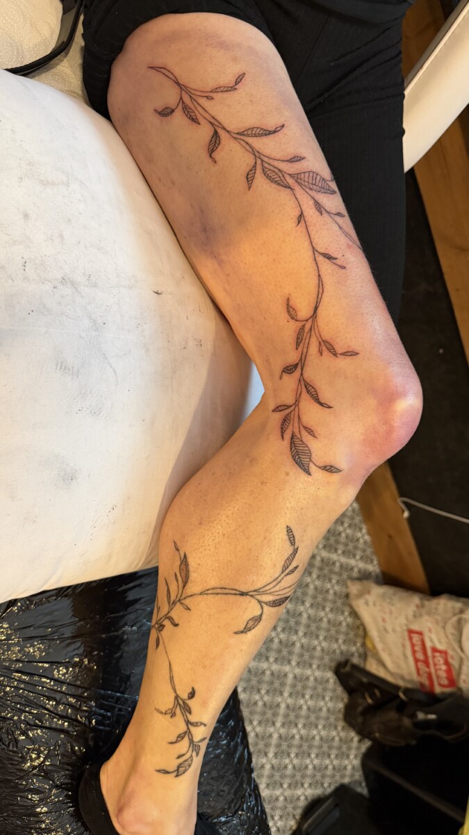 Flowing Leafy Vine